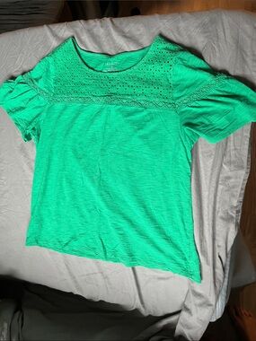 Talbots XL Bright Emerald Green Eyelet Yoke ruffle flutter bell Short Sleeve Tee